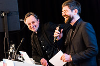 Oliver Thill und Moderator Erik Meinharter